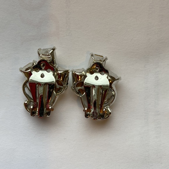 Vintage flower clip rhinestone earrings - Picture 2 of 4